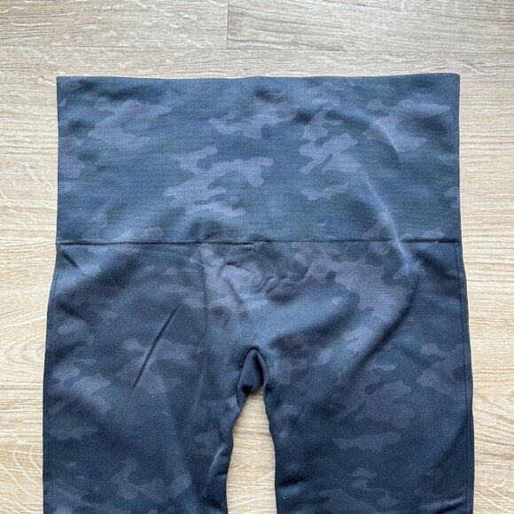 Spanx Women’s Grey Black Camo Look At Me Now Seamless Leggings Size XL - Picture 9 of 10